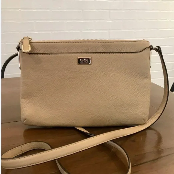 Coach 49992 Madison Leather East West Swingpack In Tan NWOT condition - Picture 1 of 6